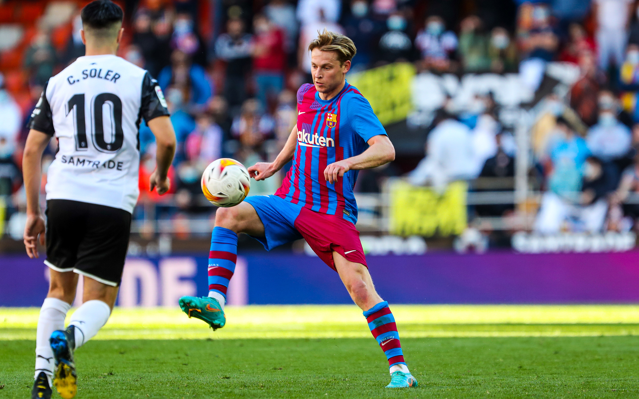 El Barcelona asalta Mestalla y vuelve a la senda de la victoria