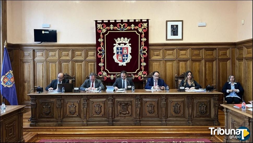 El Ayuntamiento de Palencia aprueba la reposición del Crucifijo en el Salón de Plenos 