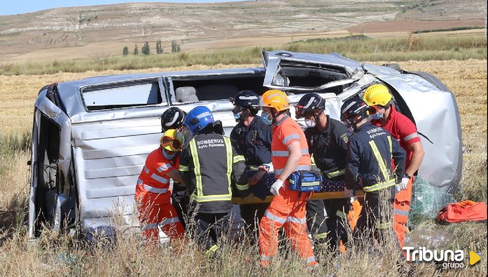 Rescatada del interior del vehículo tras sufrir un accidente