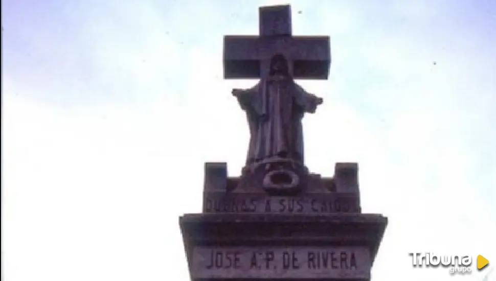 Piden la retirada de la cruz de los caídos de Dueñas