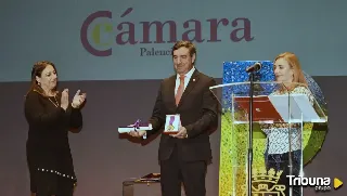 Palencia entrega la Medalla de Oro de la ciudad a la Cámara de Comercio