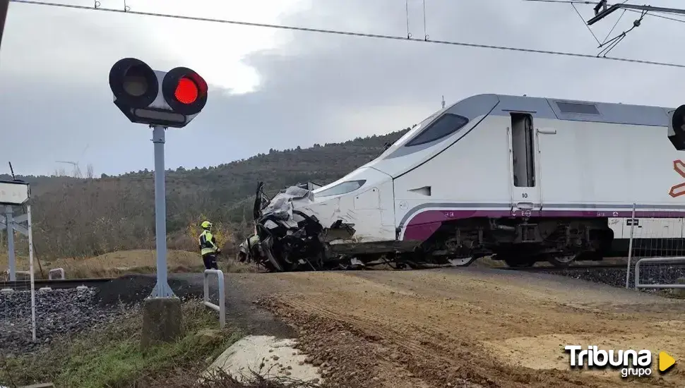 Dos fallecidos en Husillos tras colisionar un Alvia con un turismo