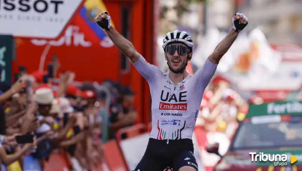 Yates realiza una exhibición camino de Granada para ganar en La Vuelta