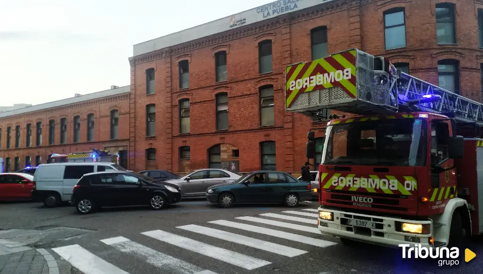 Rescatan a una anciana que se había caído en su casa