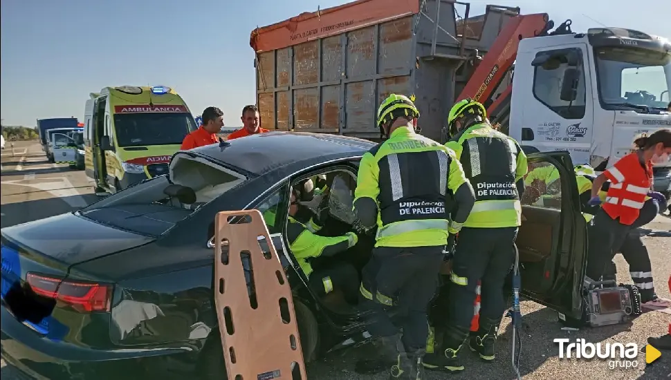 Fallece un conductor de 82 años tras chocar contra un camión